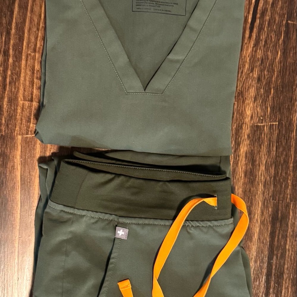 Figs Moss Scrub Set